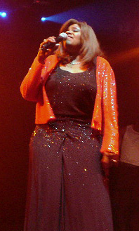 Gloria Gaynor 2003 cropped